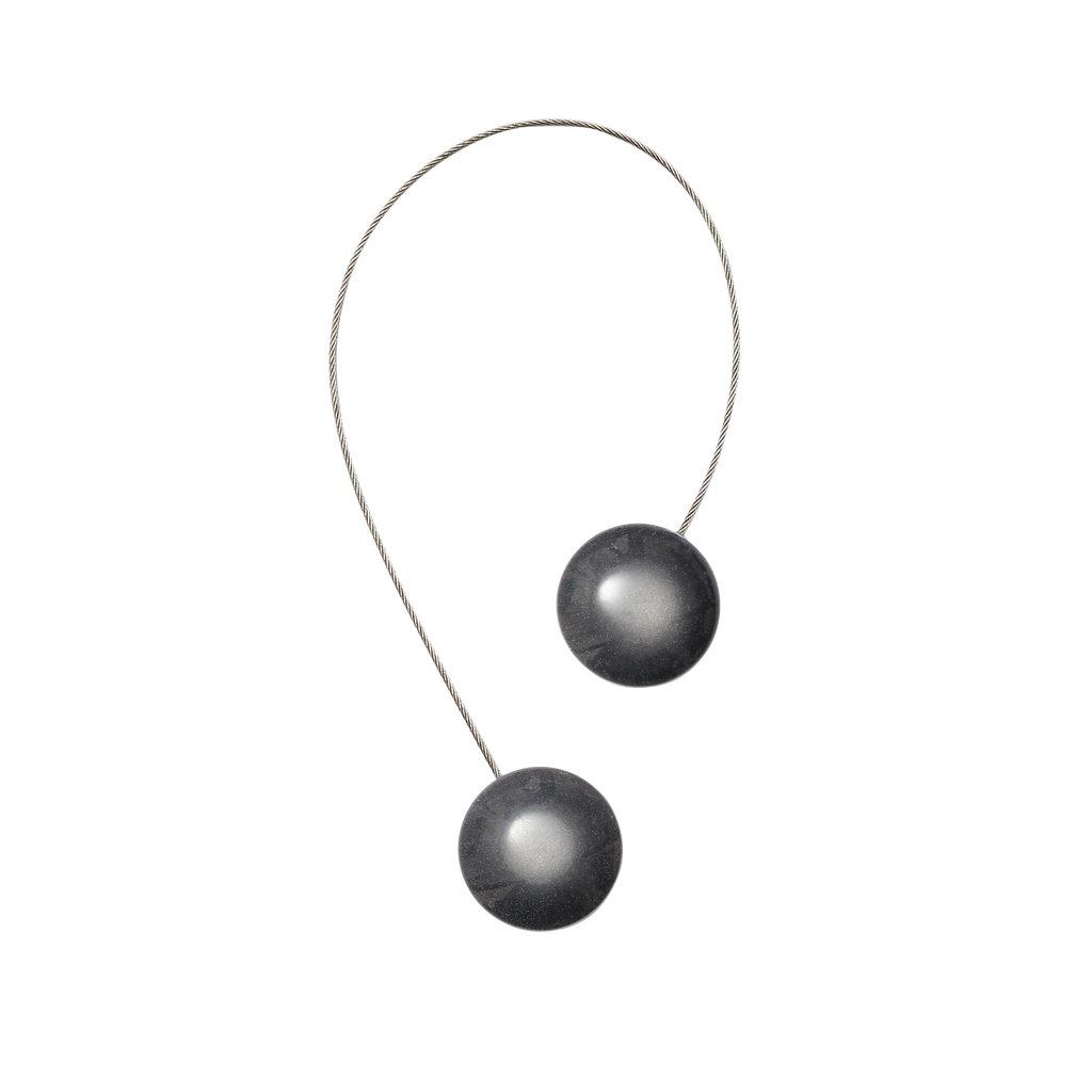 Simple and stylish blind tie that would look great in any room. Use it to hold up the blockout blind when not in use and let the light shine in. Great for when you're in a hurry in the morning. 